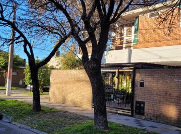 Casa · 139m² · 5 Ambientes · 2 Cocheras · Casa de 2 Plantas en Esquina - 3 Dormitorio en Venta Barrio Belgrano - 2 Baños - Balcon Terraza - Pa