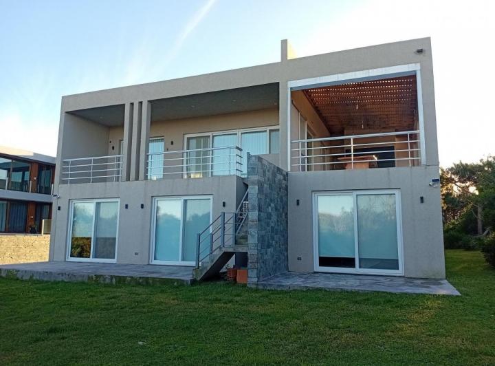 Casa · 500m² · 7 Ambientes · 2 Cocheras