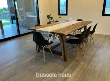 Casa · 210m² · 4 Ambientes · Casa en Venta en Naudir Escobar