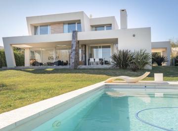 Casa · 315m² · 4 Ambientes · 2 Cocheras · Casa en Venta en La Serena. 3 Dorm.. Pileta
