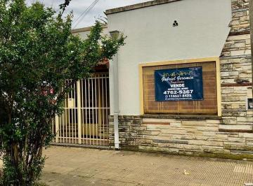 PH · 80m² · 4 Ambientes · PH 3 Ambientes con Jardin y Parrilla!