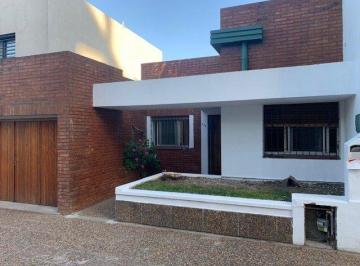 Casa de 3 ambientes, Quilmes · Casa de 3 Ambientes con Cochera y Depto Al Fondo en Venta en Quilmes Centro