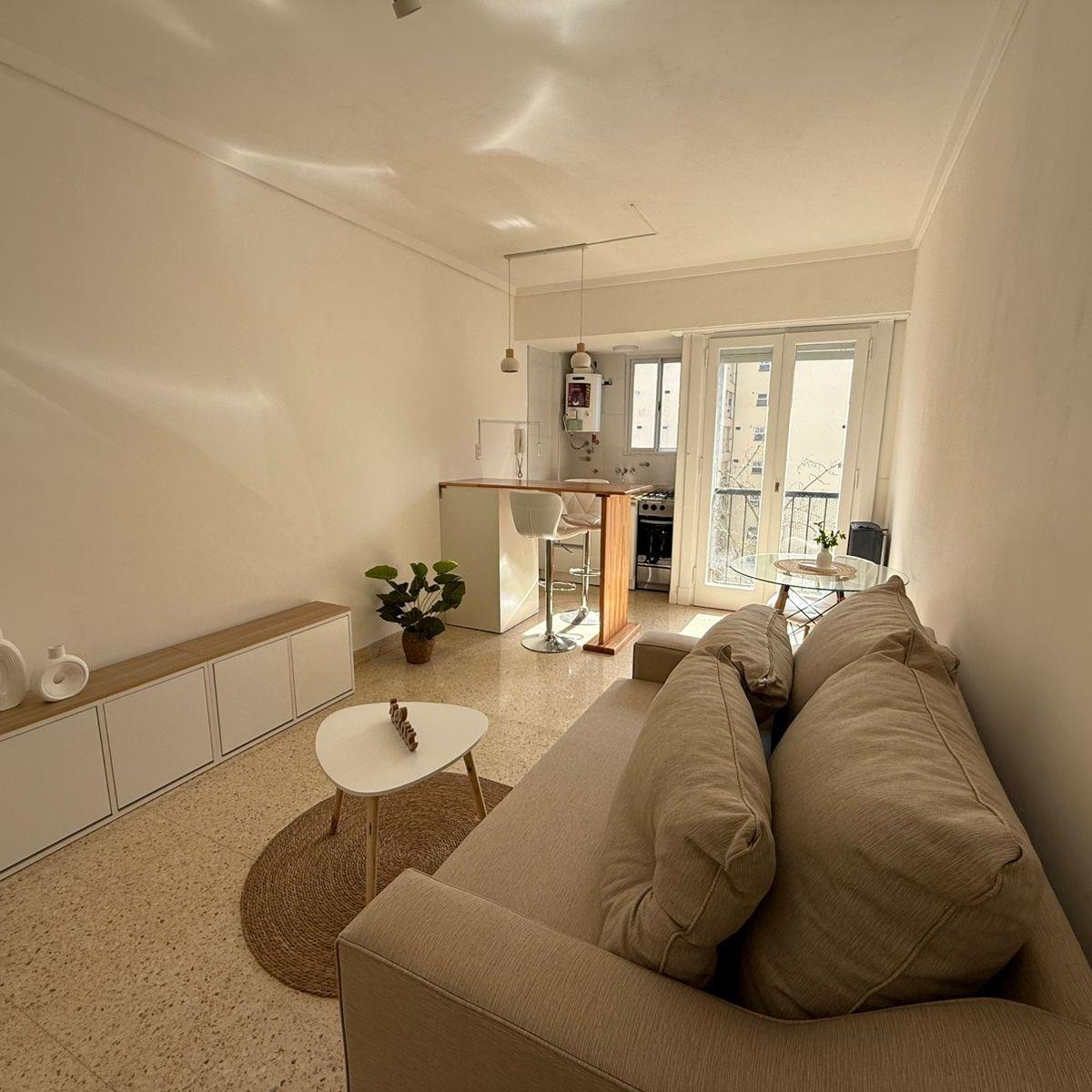 Monoambiente en venta totalmente equipado, ubicado sobre calle Falucho y Buenos Aires
