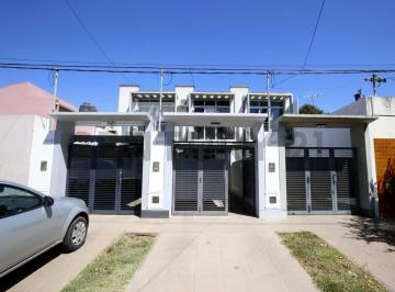 Casa · 70m² · 3 Ambientes · 1 Cochera · Casa en Venta en La Plata Tipo Duplex Apto Banco