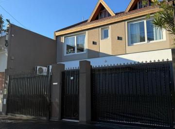 Casa · 250m² · 5 Ambientes · 2 Cocheras · Casa en Villa Lugano