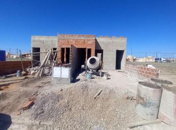 Casa · 77m² · 5 Ambientes · 1 Cochera · Casa en Cuestas de Manantiales