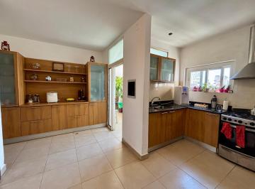 Departamento · 200m² · 7 Ambientes · 1 Cochera · Piso de Categoría 4 D. + Cochera en Centro - en Venta