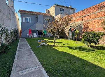 Local comercial · 562m² · 4 Ambientes · 1 Cochera · Local en La Perla
