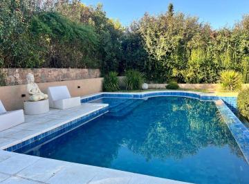 Casa de 8 ambientes, La Calera · Propiedad de Categoría