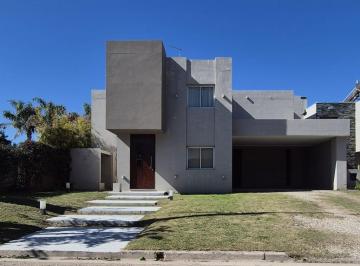 Casa de 13 ambientes, Malagueño · Oportunidad /excelente Patio con Una Gran Pileta/ Calefacción Central