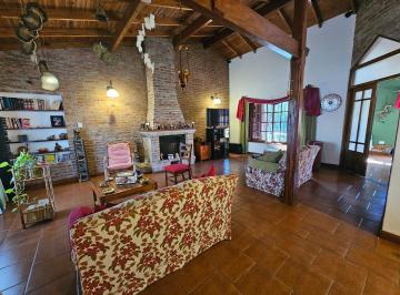 Casa · 200m² · 5 Ambientes · 2 Cocheras · Chalet en Venta Castelar Norte