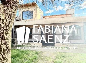 Casa · 200m² · 4 Ambientes · 1 Cochera · Casa en Venta de 4 Ambientes en Adrogué