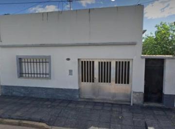 Casa · 119m² · 3 Ambientes · 1 Cochera · Casa Al Frente en Barrio Mayoraz