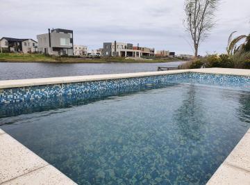 Casa · 180m² · 4 Ambientes · 2 Cocheras · Casa 4 Ambientes Dep de Servicio Piscina Frente Al Lago