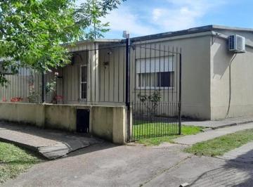 Casa · 112m² · 4 Ambientes · 2 Cocheras · Excelente Casa en Bº Cerrado Fábrica Militar