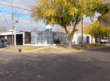 Casa · 150m² · 3 Ambientes · 2 Cocheras · Venta de Casa Barrio de Cavial. Godoy Cruz.