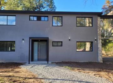 Casa · 153m² · 4 Ambientes · Casa Chalet en Venta en Barrio Parque Los Pinos, Exaltación de La Cruz, G. B. a. Zona Norte