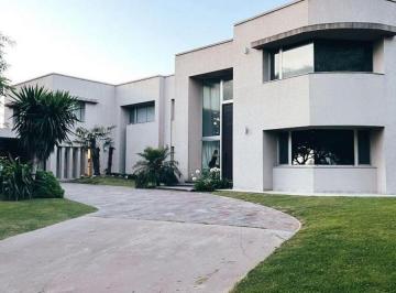 Casa · 923m² · 6 Ambientes · Increíble Casa de 6 Dorm. en Kentucky Club de Campo, Funes