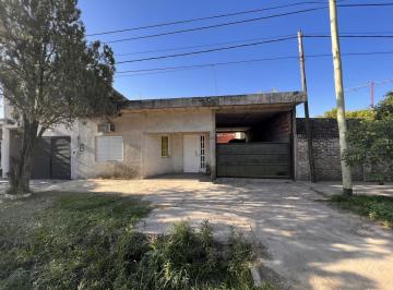 Casa · 300m² · 4 Ambientes · 1 Cochera · Casa en Barrio Obligado Reconquista