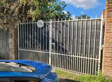 Casa · 148m² · 3 Ambientes · Casa de 2 Dorm. en Venta en Los Hornos