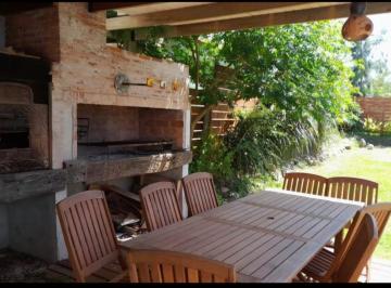 Casa · 150m² · 7 Ambientes · 1 Cochera · Casa en La Barra