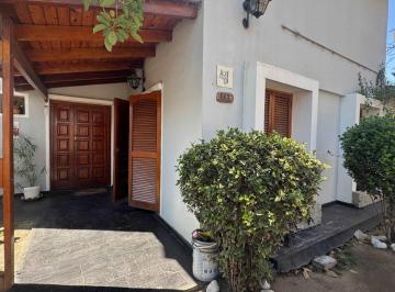 Casa · 193m² · 10 Ambientes · 2 Cocheras · Importante Casa + Terreno Esq. 563 m² Totales - 4 Dorm - 4 Baños - Cochera Doble - Pileta - Quincho C