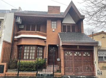 Casa · 160m² · 4 Ambientes · 2 Cocheras · Casa en Banfield Este