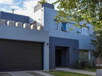 Casa de 9 ambientes, Córdoba · Jardines del Jockey - Casa - Se Vende