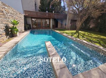 Casa · 336m² · 5 Ambientes · 4 Cocheras · Chalet Neoclásico Premium