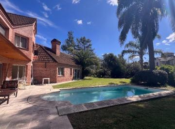 Casa · 340m² · 5 Ambientes · 6 Cocheras · Barrio Los Laureles Impecable 4 Dorm en Alquiler