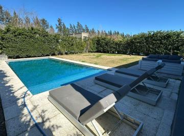 Casa · 175m² · 5 Ambientes · 1 Cochera · Casa en Venta en Barrio La Comarca