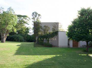 Casa · 309m² · 4 Ambientes · 4 Cocheras · Excelente Casa en Venta en Barrio Quebradas, Baradero.