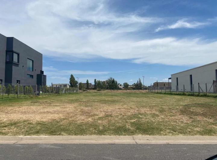 Terreno · 820m²