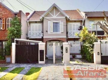 PH · 130m² · 4 Ambientes · 1 Cochera · Duplex 4 Ambientes con Fondo y Quincho en Impecable Estado Oportunidad