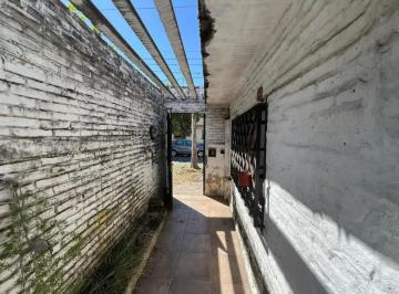 PH de 2 ambientes, Lomas de Zamora · PH Sin Expensas Al Frente - Entrada Independiente - ¡Ideal Inversión!