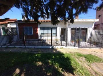 Casa de 4 ambientes, Lomas de Zamora · Casa 4 Ambientes con Gran Fondo Libre – Excelente Ubicación
