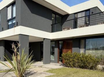 Casa · 227m² · 6 Ambientes · 2 Cocheras · Venta Casa - Acacias - Puertos del Lago - Al Agua - Oportunidad
