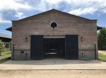 Bodega-Galpón · 350m² · 4 Ambientes · 2 Cocheras · Venta/alquiler Nave con Caballerizas