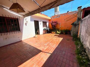 Casa · 120m² · 4 Ambientes · 1 Cochera · Casa en Venta de 3 Dorm. Barrio Sarmiento
