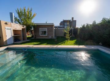 Casa · 160m² · 3 Dormitorios · 1 Cochera · Venta Casa 2 Dormi en Roldan