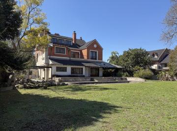 Casa · 900m² · 9 Ambientes · 5 Cocheras · Terreno de 2.780 m² en Venta - Martínez, San Isidro