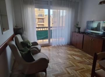 Departamento · 73m² · 3 Ambientes · 1 Cochera · Departamento 3 Amb Mas Dependencia Al Frente con Balcon y Cochera Plaza Colon