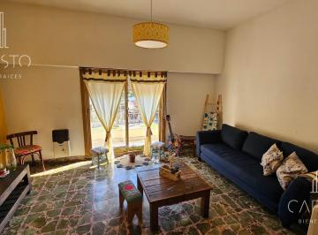 Casa · 336m² · 5 Dormitorios · 2 Cocheras · Casa en Villa Ballester
