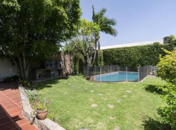 Casa · 229m² · 6 Ambientes · 3 Cocheras · Casa en Venta en La Plata de 4 Dorm.