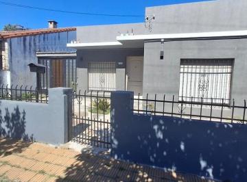 Casa de 3 ambientes, Almirante Brown · Venta Casa 3 Ambientes con Cochera Cercana a La Estacion de Tren.