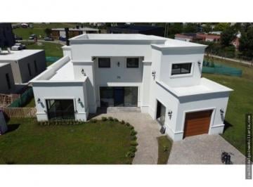 Casa · 230m² · 6 Ambientes · 2 Cocheras · Casa 6 Ambientes en Arenas Chico