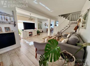 PH · 156m² · 4 Ambientes · 2 Cocheras · PH Casa en Villa Santos Tesei Venta Barrio Cerrado