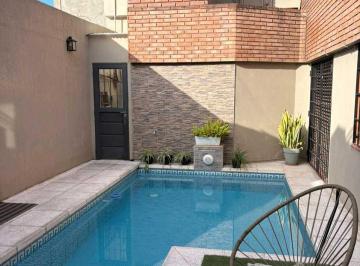 Casa · 177m² · 5 Dormitorios · 1 Cochera · Chalet en Venta