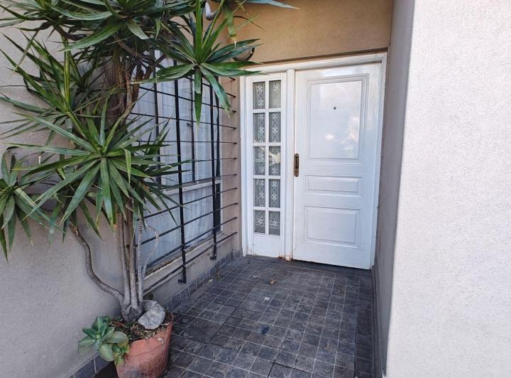 Casa · 180m² · 8 Ambientes · 1 Cochera