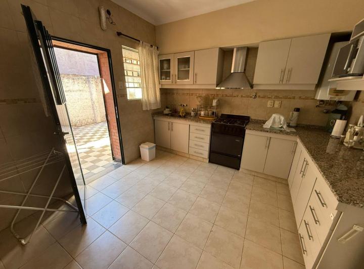 Casa · 350m² · 8 Ambientes